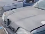 Peugeot 405, Alfa 164, il parcheggio dell'aeroporto diventa un cimitero