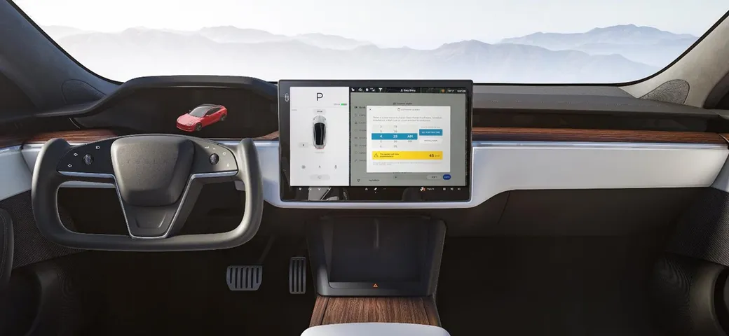 Tesla rilascia un grande aggiornamento software con nuove funzioni: carica solare, Spotify rinnovato e multiview