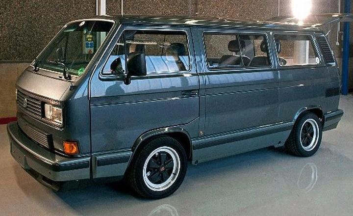 La Porsche B32 è un furgoncino su base Volkswagen Caravelle