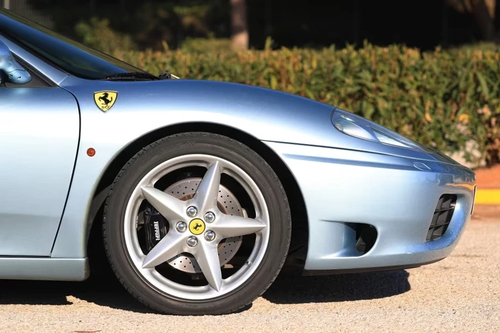 Oltre 40 supercar dal passato torbido infiammano un'asta giudiziaria