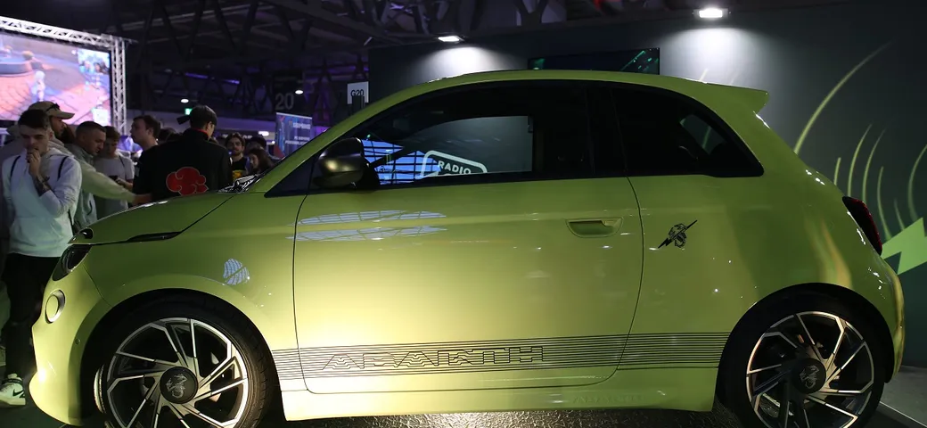 Abarth 500e: tour europeo e ordini della Scorpionissima