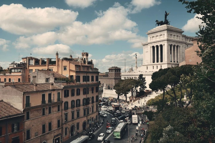Roma accelera sulla mobilità elettrica: 40.000 vetture ottengono l'accesso alla ZTL