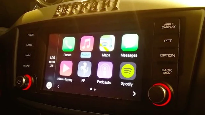 CarPlay Apple su Ferrari FF al Salone di Ginevra 2014 Live