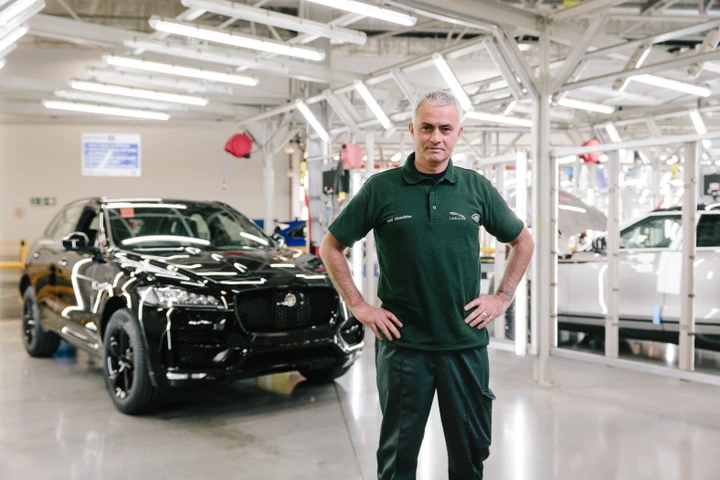 Jaguar: Josè Mourinho visita a sorpresa lo stabilimento [Video]