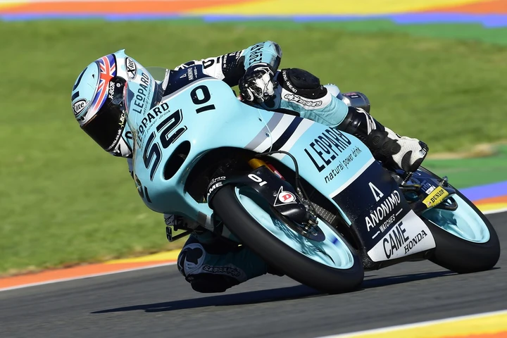 Moto3 Valencia: Kent 1° nel Day-1, Top 10 per Bulega