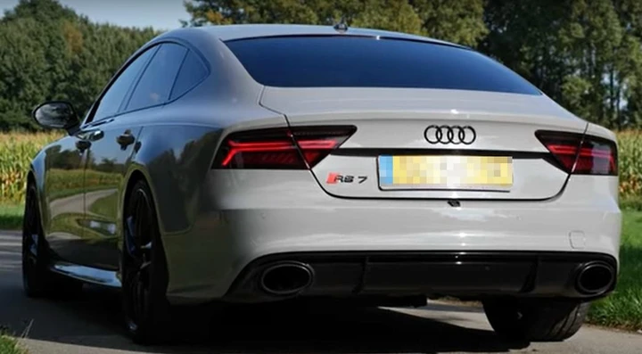 Audi RS7 con scarichi Akrapovic fino a 310 km/h sull'Autobahn [Video]