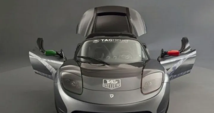 Tesla Roadster: con Tag Heuer il giro del mondo in 8 mesi