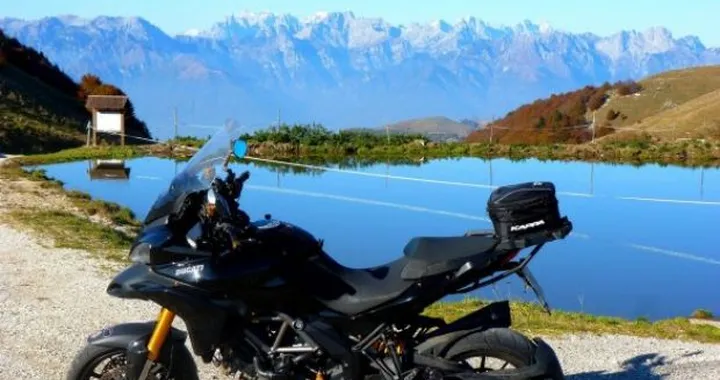 Foto del giorno: Multistrada sul Monte Cesen