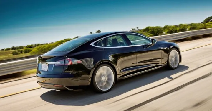 Tesla pensa ad una fabbrica in cui costruire le sue batterie