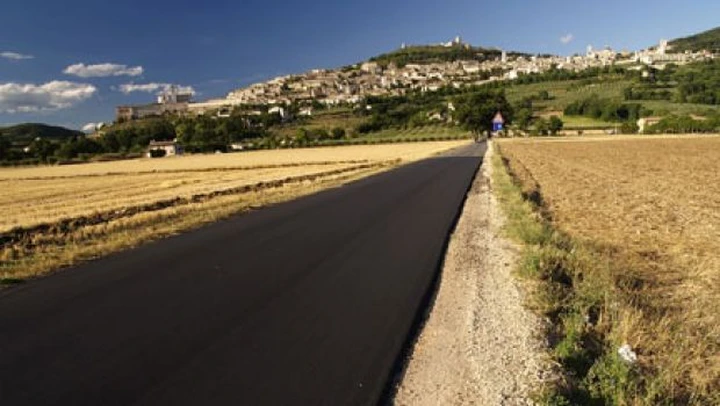 Da Assisi al Lago Trasimeno: ogni curva un’emozione
