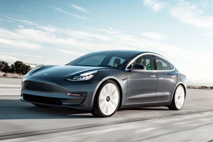 Tesla: nuovi reclami per il sistema di frenata autonoma