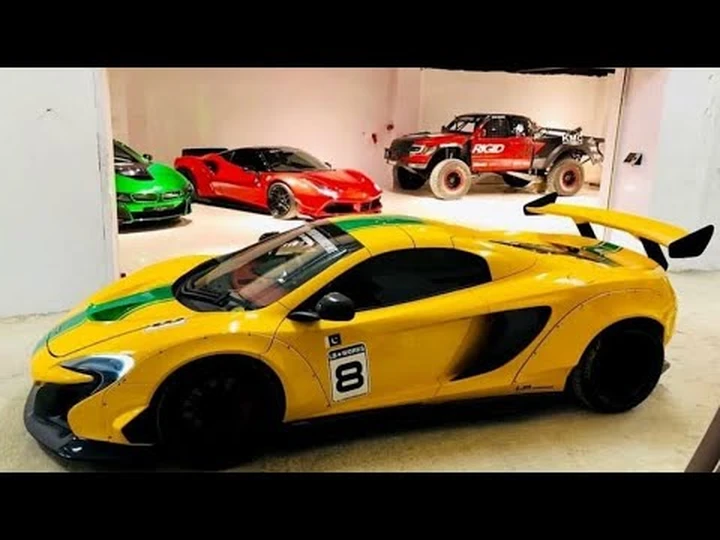 Garage di lusso in Pakistan