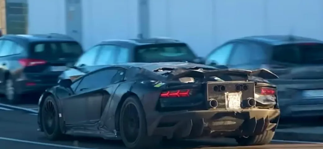 L'erede della Lamborghini Aventandor sarà ibrida [Video]