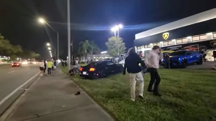 Ford Mustang impazzita finisce sul pubblico [Video]