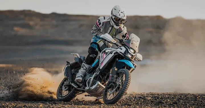 CFMoto 1000 MT X, nuova adventure tre cilindri in arrivo per EICMA 2025