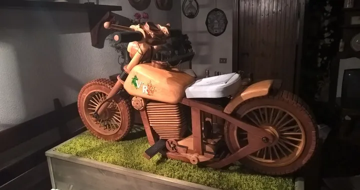 Moto in legno: ecco le opere d'arte di Caretti