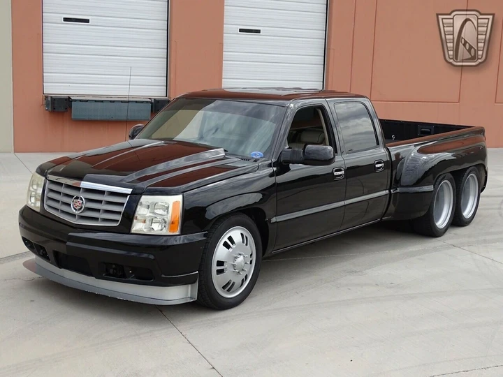 Il pick-up Chevrolet in stile Cadillac: ha 6 ruote e 1425 CV