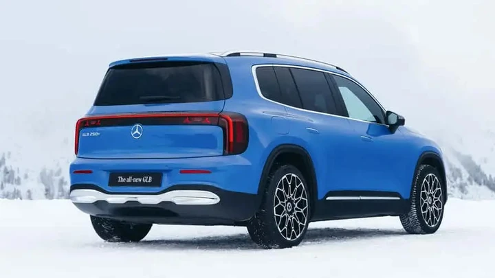 Mercedes-Benz GLB, il SUV premium è tutto nuovo: come cambia