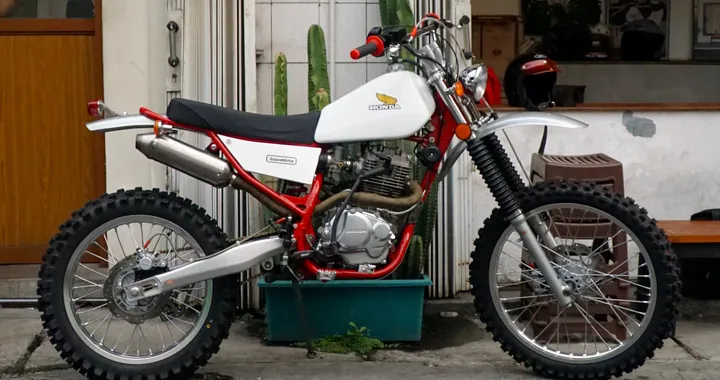 Honda Tiger Custom: la scrambler enduro di Solace Motorcycle
