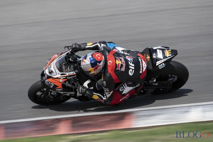 SBK Magny-Cours: Razgatlioglu vince Gara 1