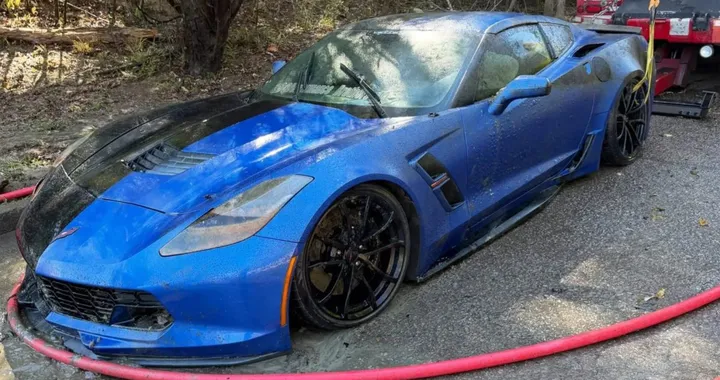 Corvette rubata e ritrovata dopo sei anni sul fondo di un fiume: è quasi intatta
