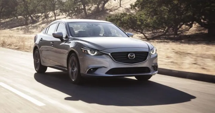 Novità nell'abitacolo e nei fanali per la Mazda6 restyling