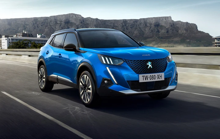 Peugeot e-208 ed e-2008 2022: più autonomia per le piccole elettriche