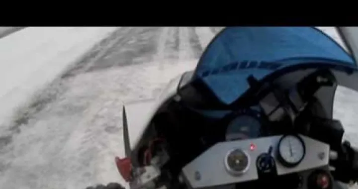 Buell brucia il Record sul ghiaccio, la 1125R raggiunge 238 km/h sul lago ghiacciato Dellen