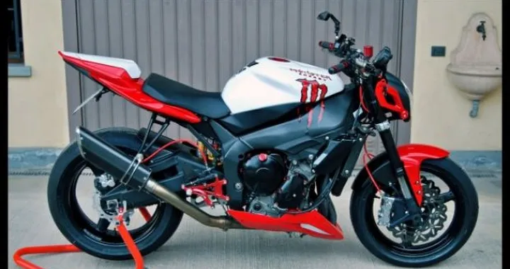 Foto del giorno: Yamaha R1-SF Monster Energy