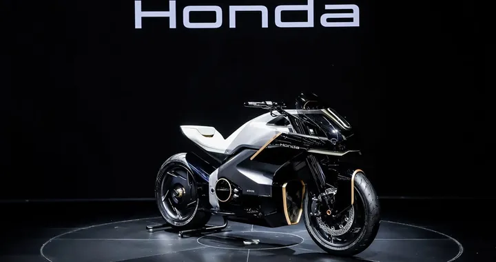 Una naked per il futuro: Honda spinge sull’elettrico verso la neutralità carbonica