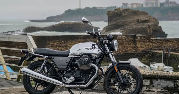 Moto Guzzi V7 III Limited svelata a Wheels and Waves