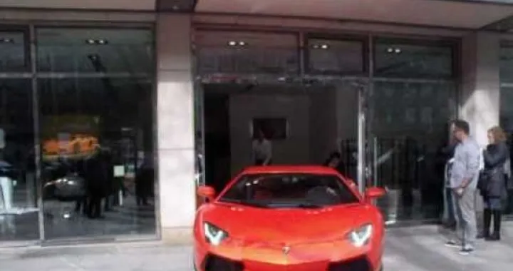 Video: Lamborghini Aventador in consegna a Berlino