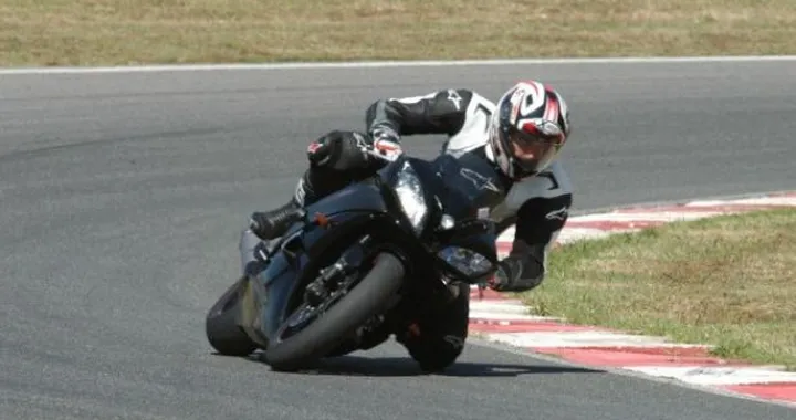 Scatto in Corsa: Yamaha R6 all'ISAM di Anagni