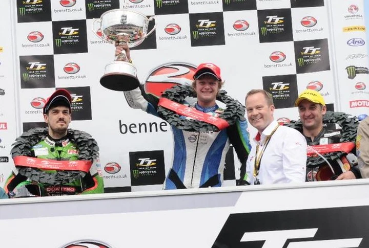 Lightweight TT 2015: vince Lintin, Paton sul podio