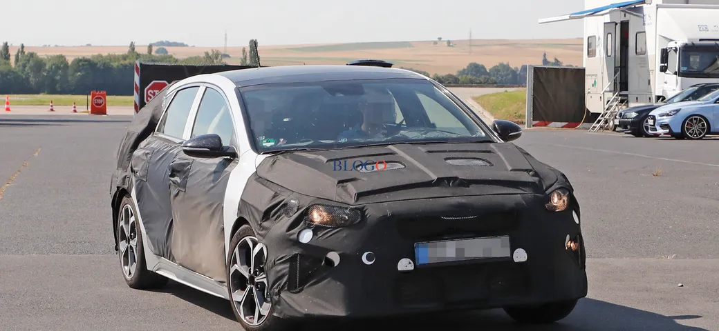 Kia ProCeed: le foto spia della versione più sportiva
