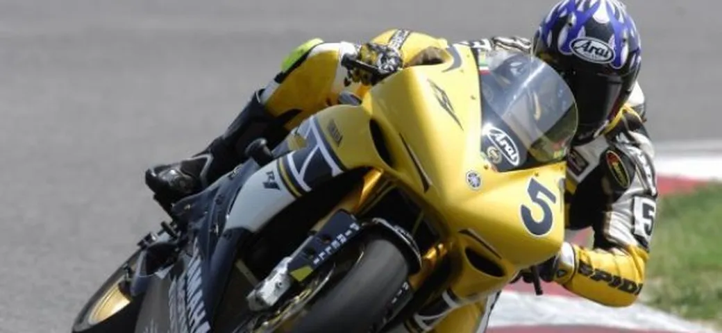Scatto in Corsa: Yamaha R1 Laguna Seca ad Adria