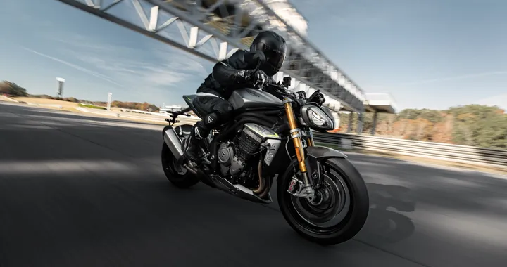 Triumph svela la nuova Speed Triple 1200 RS: informazioni, disponibilità e prezzi