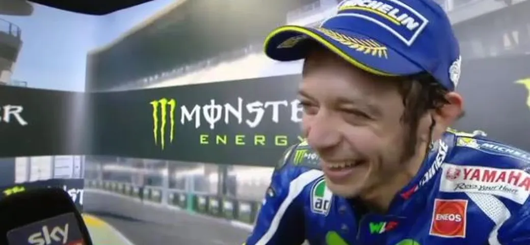 Le Mans, Rossi punge Lorenzo: 