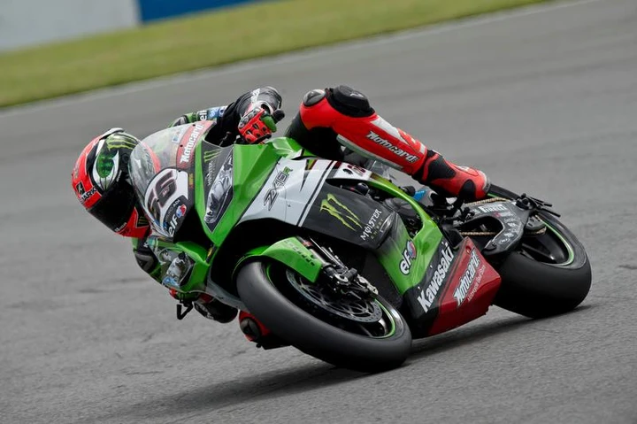 Sbk Donington, Sykes (Kawasaki) “doppietta-vendetta”. Rea in difesa. Ducati, due podi con Davies