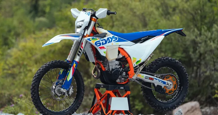 KTM EXC 6DAYS 2026: la nuova gamma celebra la Sei Giorni di Enduro in Italia