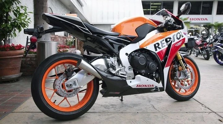 Uno scarico modello RC213-V per CBR1000RR [Video]