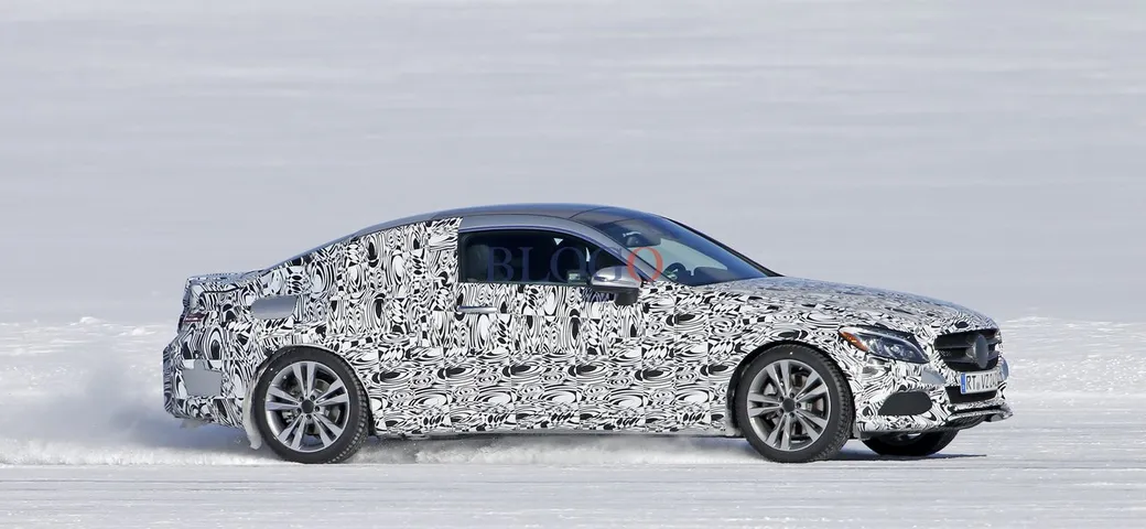 Mercedes Classe C Coupé: foto spia sulla neve