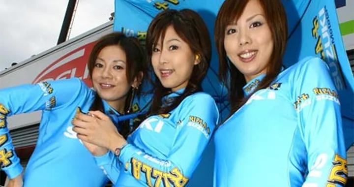 Sexy Bikers: le Rizla Suzuki Girls di Shangai