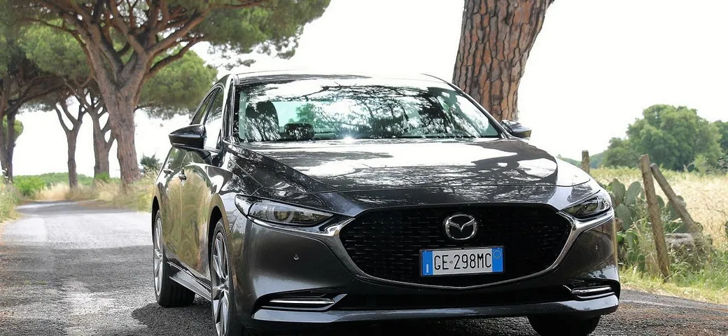 Mazda 3 Sedan 2.0 Skyactiv-X 6AT: la prova su strada
