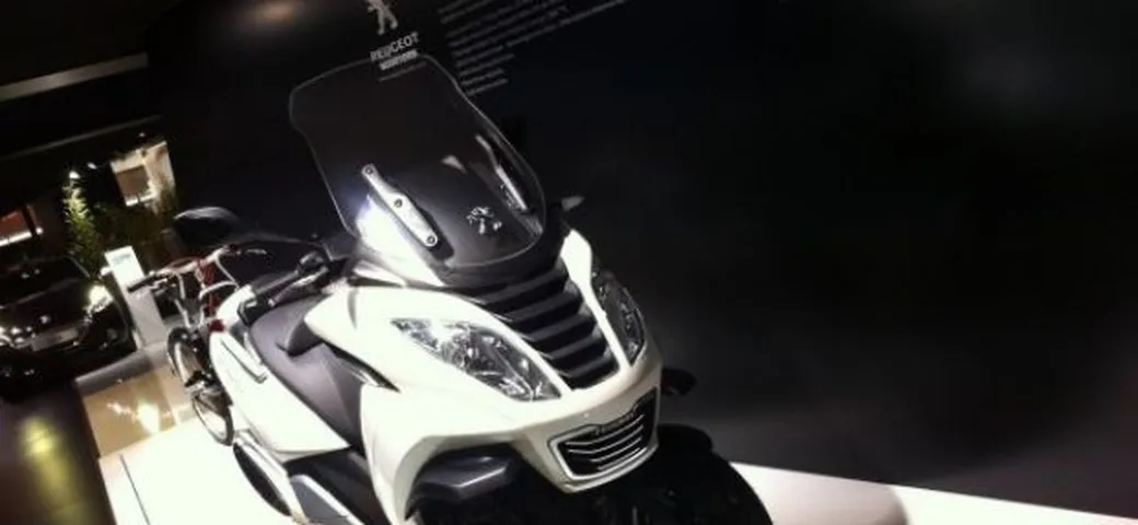 Peugeot Metropolis 400i: le immagini dal Salone di Parigi