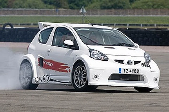 Autocar prova la Toyota Aygo Crazy