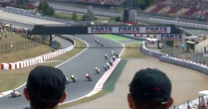 salida y caida en Moto2 MontmelÃ³ 2010.mp4