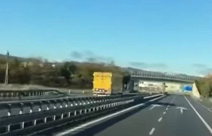 TIR contromano a 90 km/h: follia in autostrada [Video]