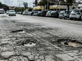 Roma, drastico calo delle denunce per buche stradali: le hanno riparate?