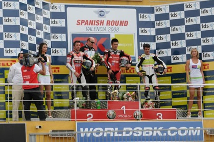 Checa perde la faccia, Lanzi ringrazia, Haga risorge, Bayliss in vetta  e i due Max...